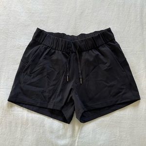 Lululemon elastic waist shorts with pockets size 6.
